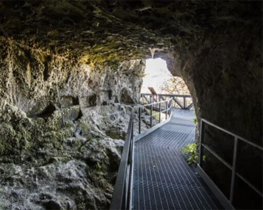 Dai brividi della Grotta di Re Tiberio ai brindisi nell’agriristorante