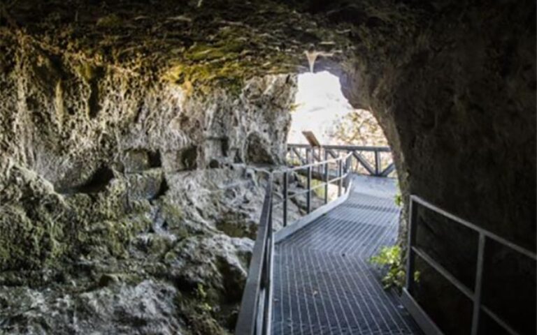 Dai brividi della Grotta di Re Tiberio ai brindisi nell’agriristorante